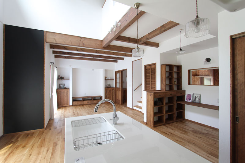 バイクガレージのある家