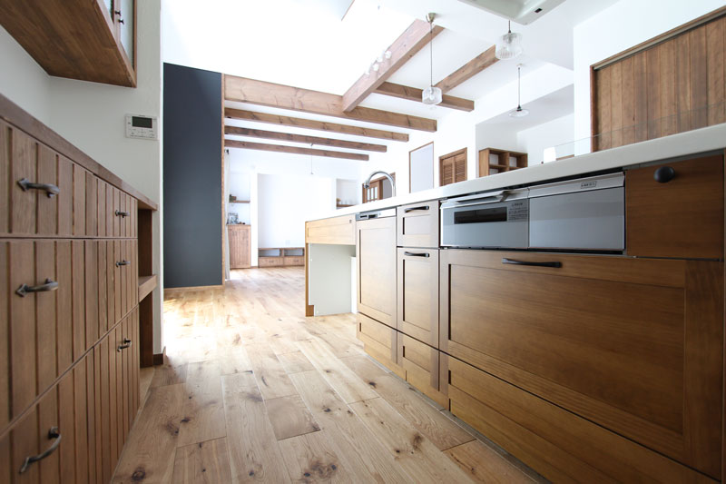 バイクガレージのある家