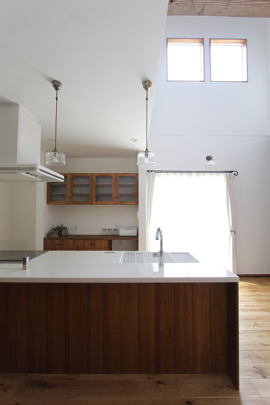 バイクガレージのある家