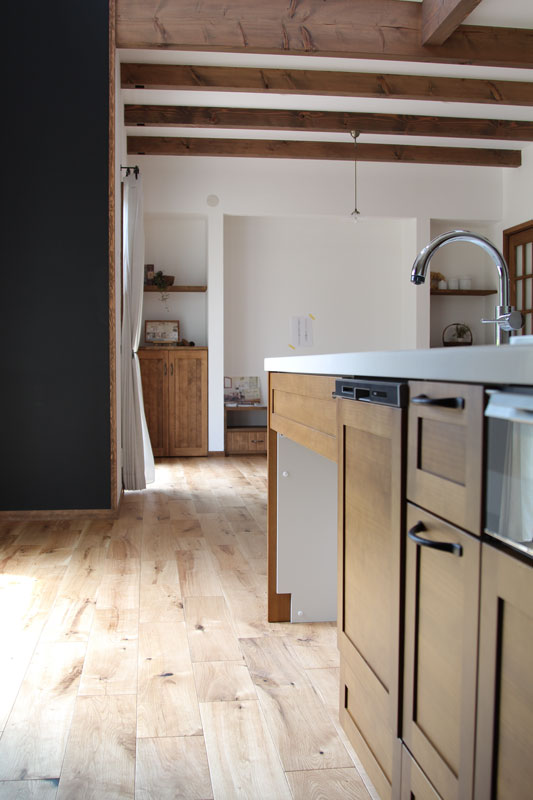 バイクガレージのある家