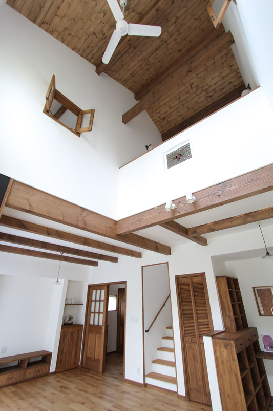 バイクガレージのある家