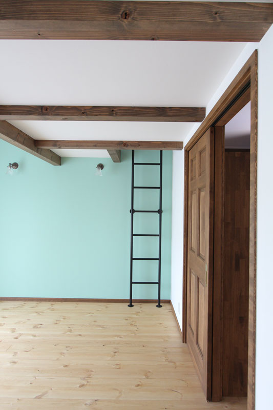 バイクガレージのある家