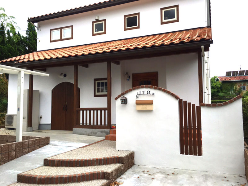 バイクガレージのある家