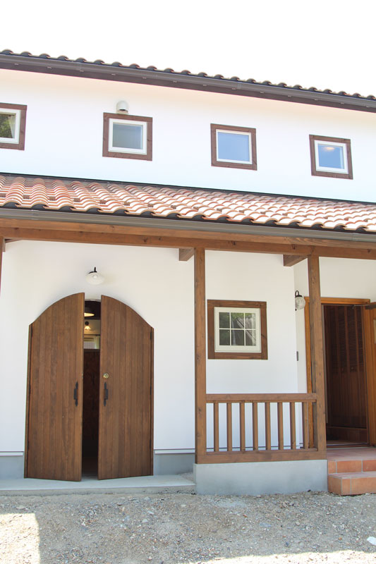 バイクガレージのある家