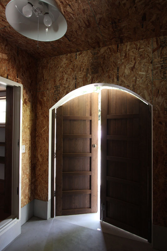 バイクガレージのある家