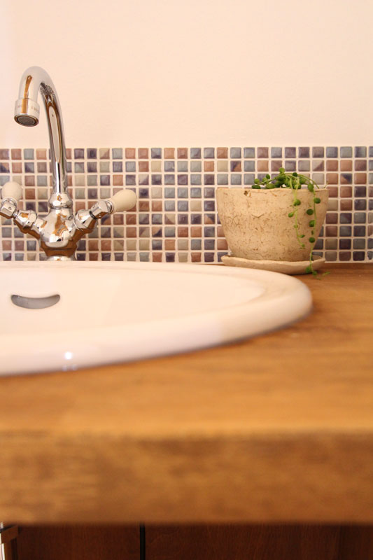 カフェキッチンのある真っ白な家