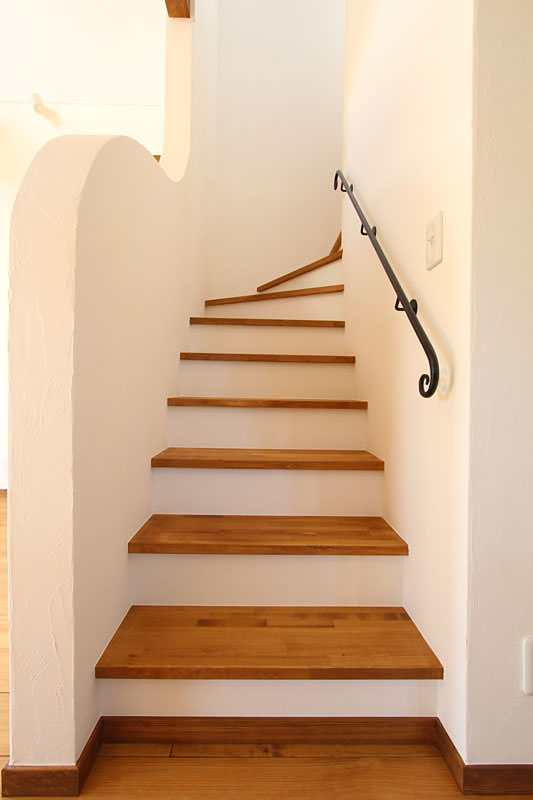 カフェキッチンのある真っ白な家