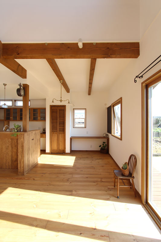 カフェキッチンのある真っ白な家