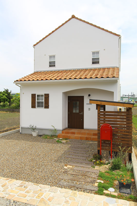 カフェキッチンのある真っ白な家