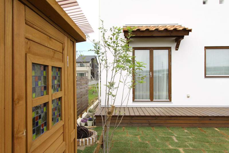 カフェキッチンのある真っ白な家