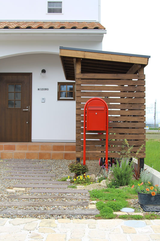 カフェキッチンのある真っ白な家