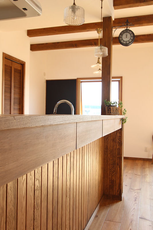 カフェキッチンのある真っ白な家