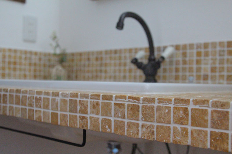 木製窓の男前インテリアの家