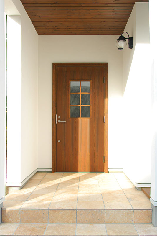 木製窓の男前インテリアの家