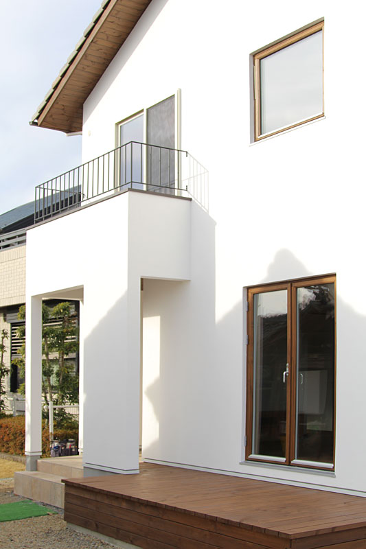 木製窓の男前インテリアの家