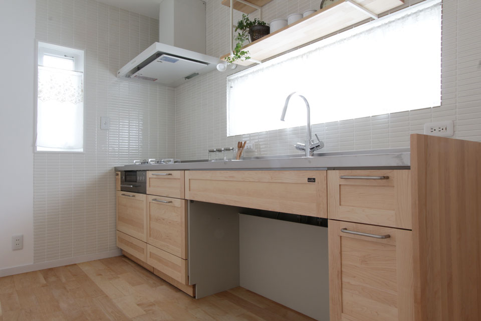 ナチュラル雑貨がよく似合う白い平屋