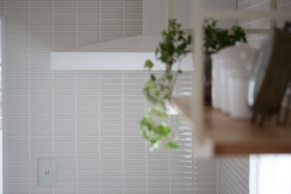 ナチュラル雑貨がよく似合う白い平屋