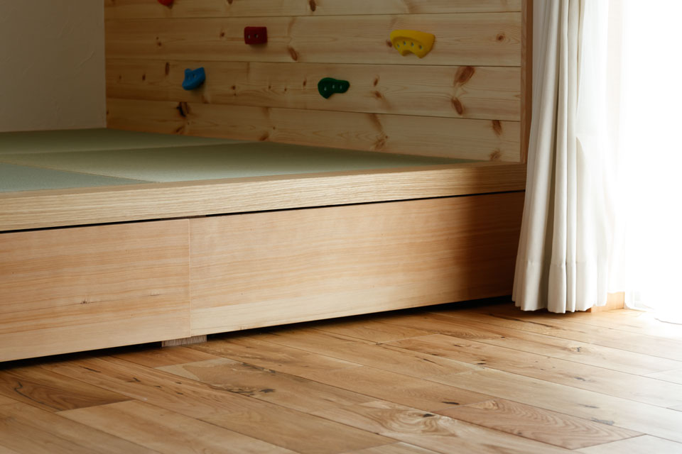 うんていとボルダリングのある家