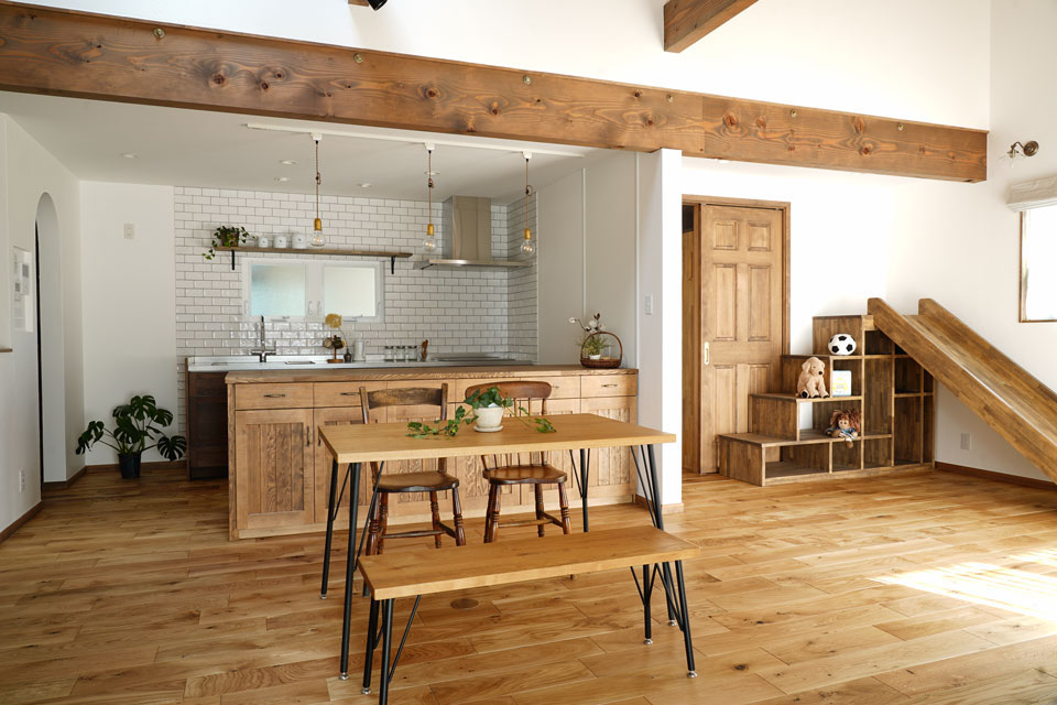 すべり台のある家