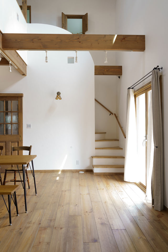 どんぐり屋根のある家