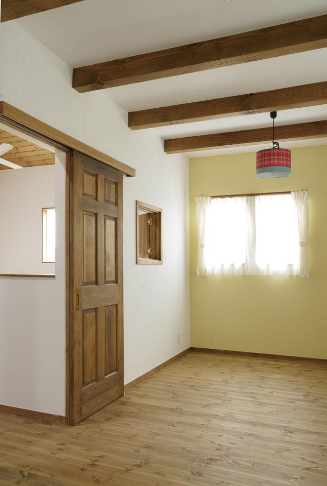 どんぐり屋根のある家