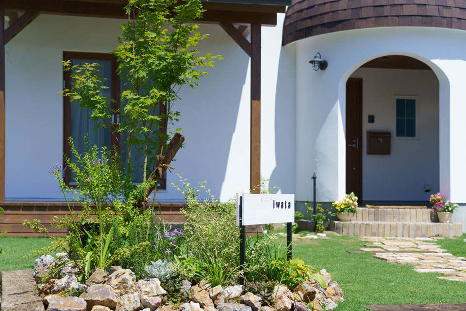 どんぐり屋根のある家