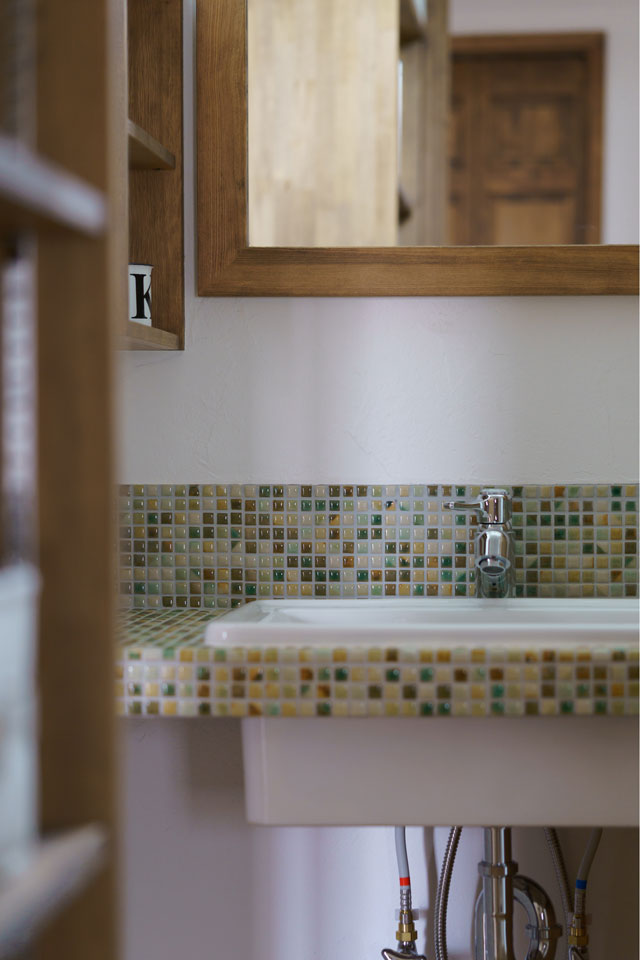 どんぐり屋根のある家