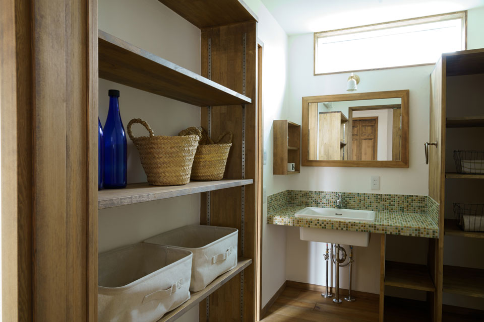 どんぐり屋根のある家