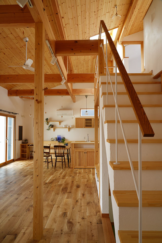 勾配天井の大空間LDKの家