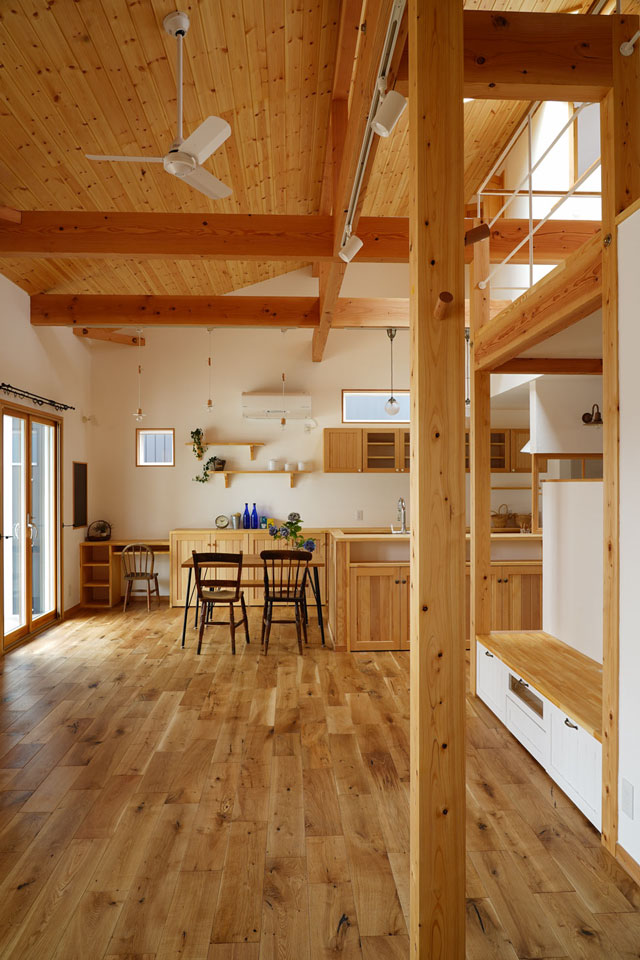 勾配天井の大空間LDKの家