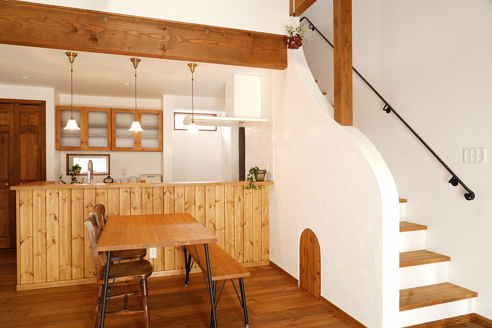 DIYとアンティークを愉しむ家