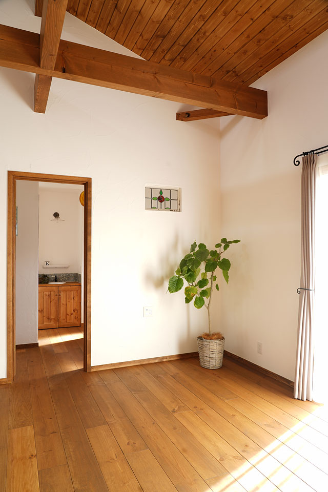 DIYとアンティークを愉しむ家