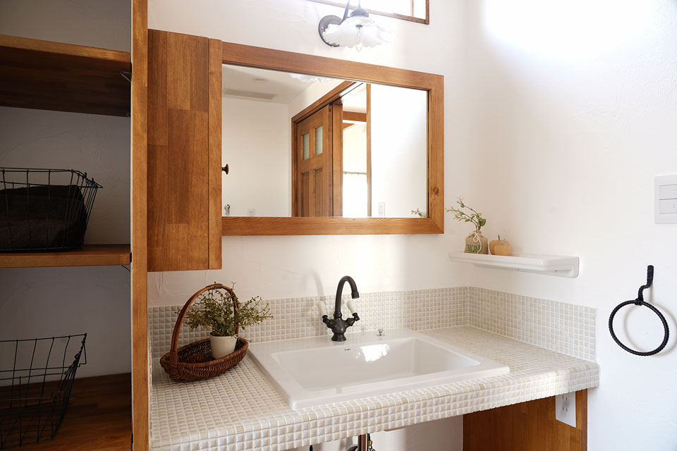 DIYとアンティークを愉しむ家