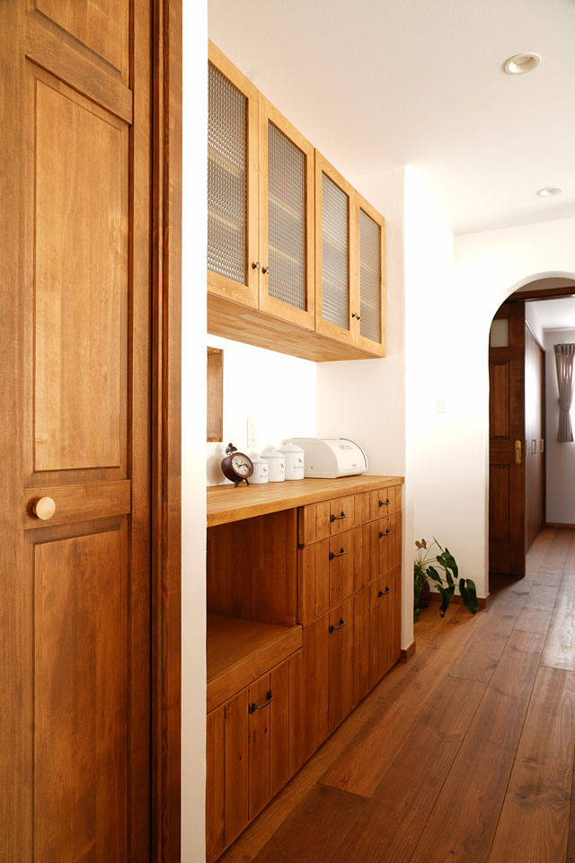 DIYとアンティークを愉しむ家