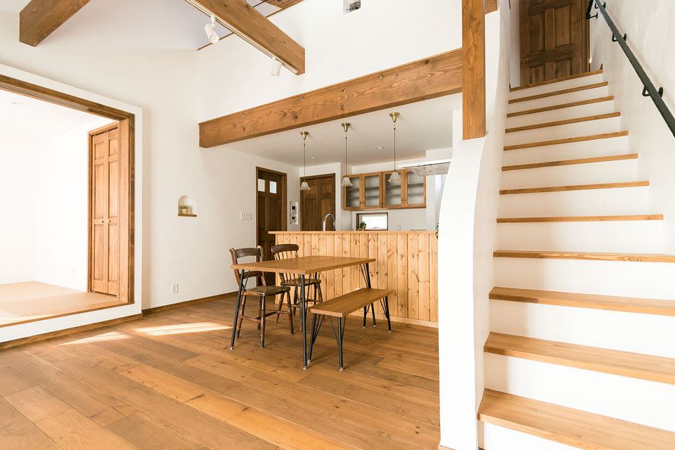 DIYとアンティークを愉しむ家