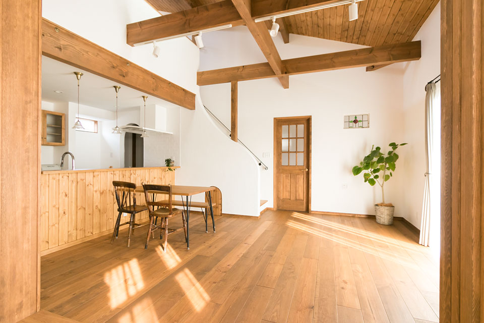 DIYとアンティークを愉しむ家