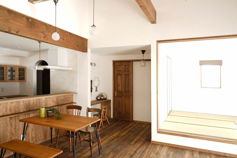 中二階のある遊び心たっぷりの家