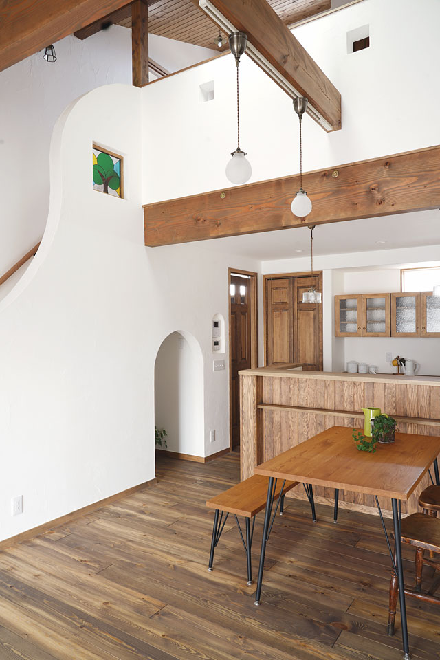 中二階のある遊び心たっぷりの家