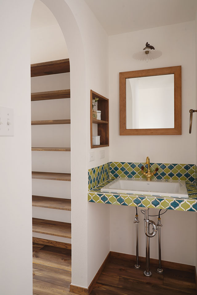 中二階のある遊び心たっぷりの家