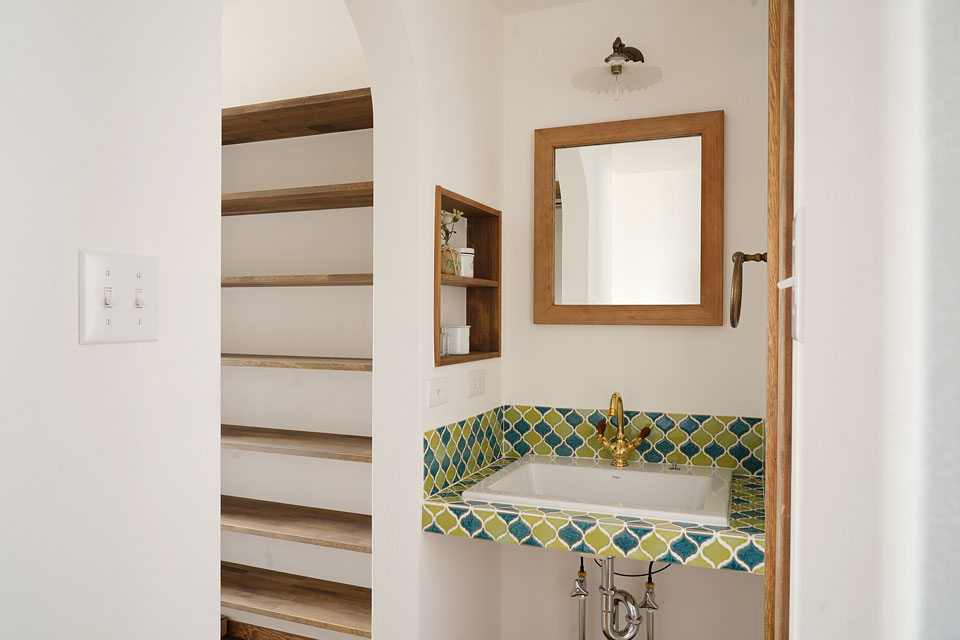 中二階のある遊び心たっぷりの家