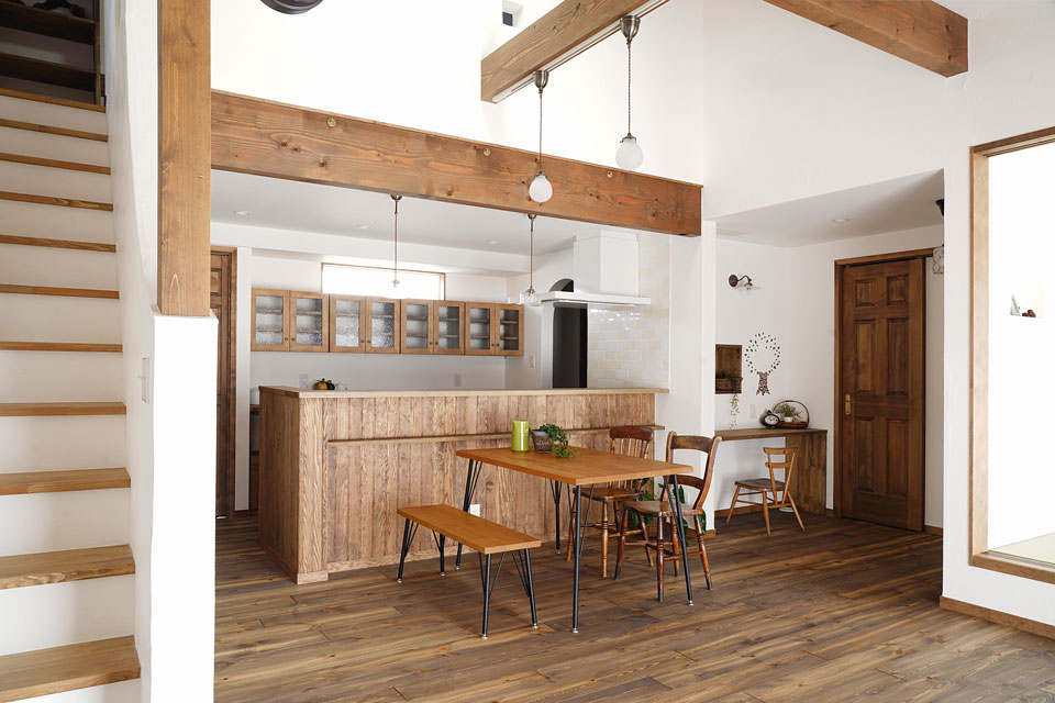 中二階のある遊び心たっぷりの家