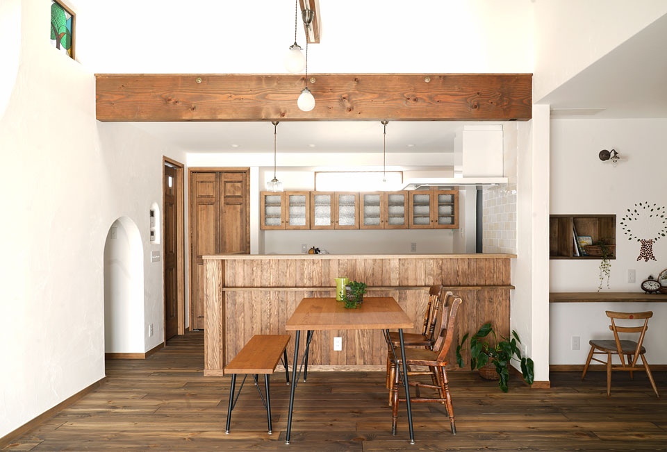 中二階のある遊び心たっぷりの家