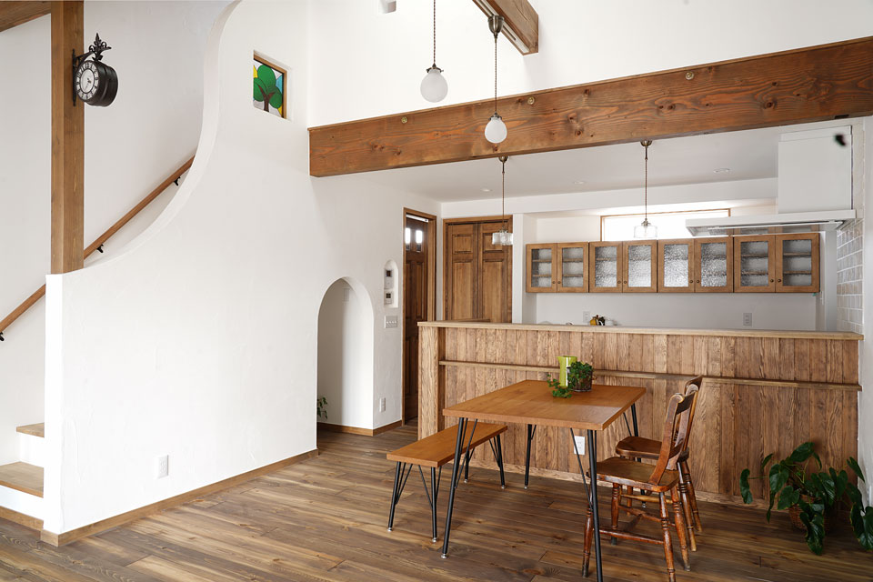 中二階のある遊び心たっぷりの家