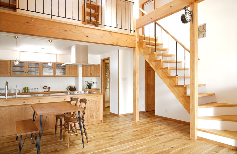 ビルトインガレージのある片流れ屋根の家