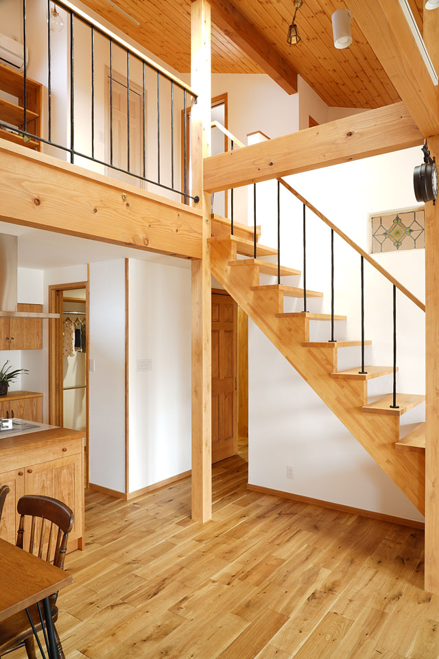 ビルトインガレージのある片流れ屋根の家