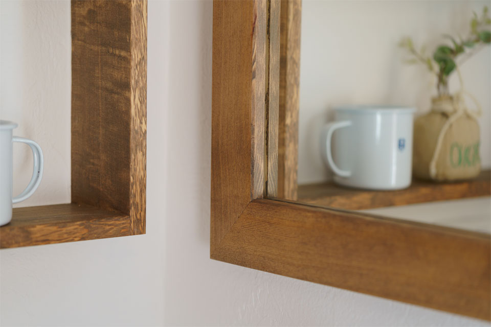 ガーデンシェッドのある片流れ屋根の家