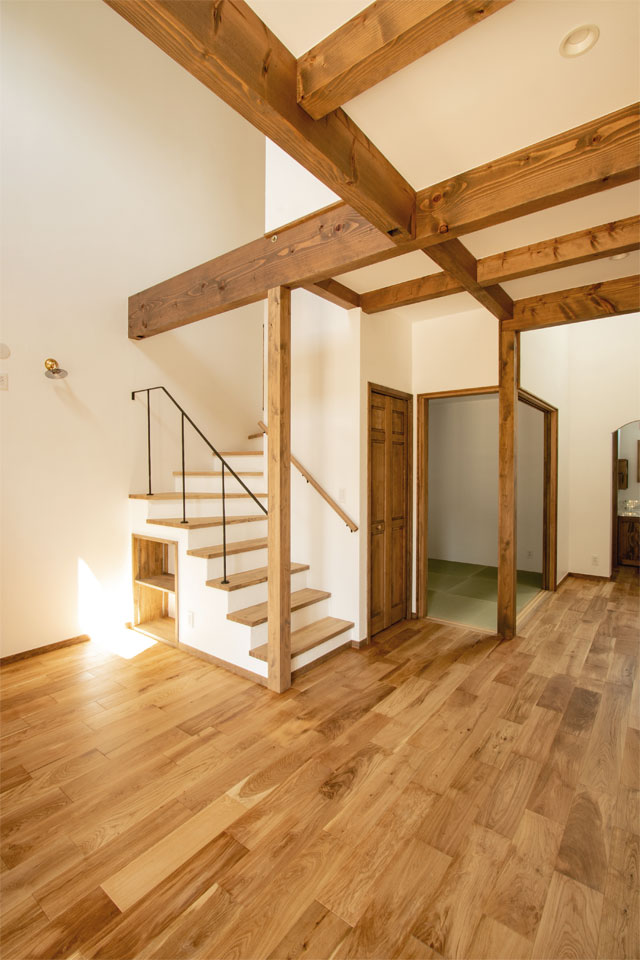 2つの吹抜けのある家