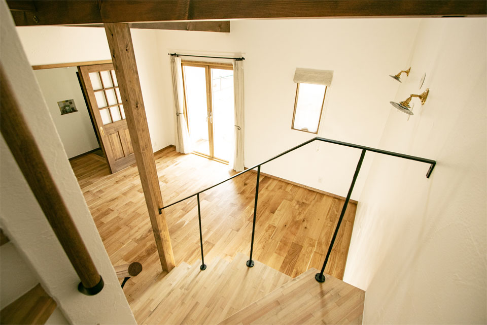 2つの吹抜けのある家