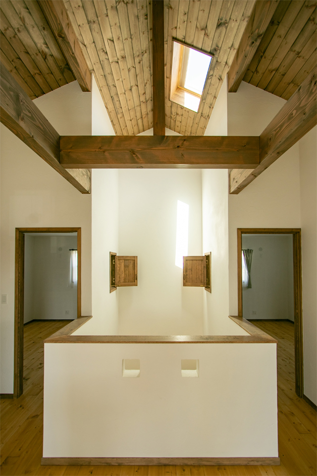 2つの吹抜けのある家