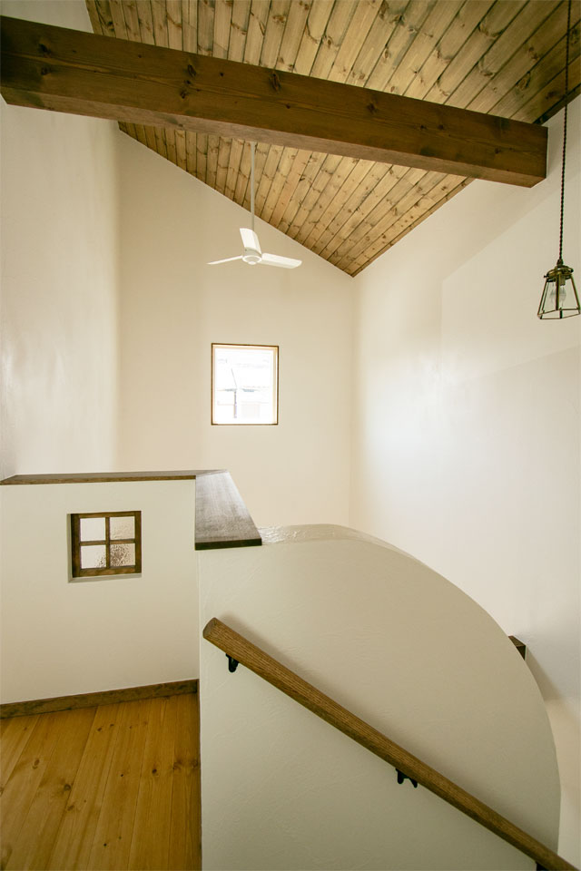 2つの吹抜けのある家